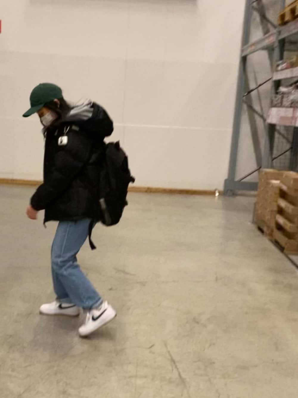 「GUコーデ、ストリート、古着MIX、古着、高校生」｜「Carharttのcarhartt　KICKFLIPBACKPACK（バックパック/リュック、ブラック系）」を使った、kurumiさん（キッズ・154cm）の冬コーディネートの1枚目の写真