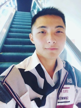 「アイテム（セットアップ、ホワイト系）」を使った、黃豐田さん（メンズ・163cm）の冬コーディネート