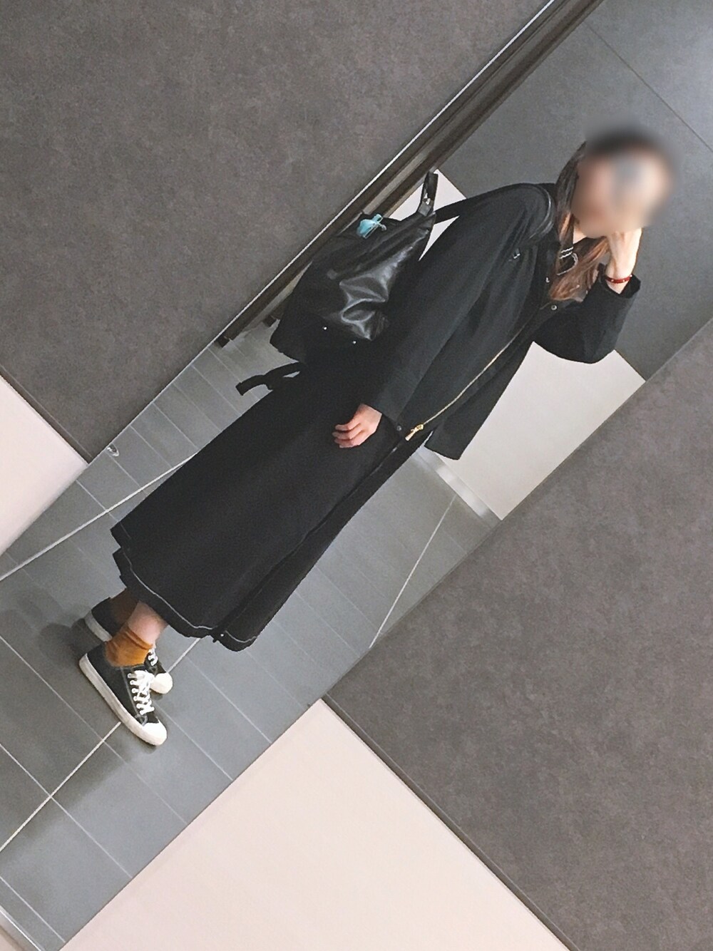 「ディズニー、オールブラック、ハロウィン、魔女、ゴシック、プチプラコーデ、秋のコーデ」｜「MACKINTOSH PHILOSOPHYのアイテム（バックパック/リュック、ブラック系）」を使った、ちゃんみさん（レディース・160cm）の秋コーディネートの1枚目の写真