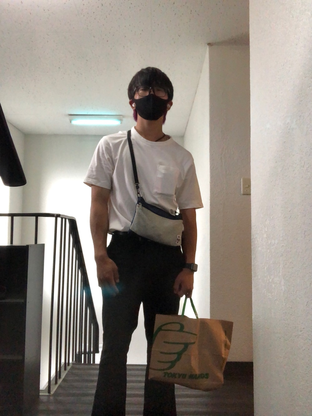 「シンプルコーデ、おしゃれさんと繋がりたい、タックイン、リラックススタイル、白Tシャツ、東急ハンズ」｜「JUNREDの【程よいゆるさで1枚でもおしゃれを】バックメッシュポンチクルー（Tシャツ/カットソー、ホワイト系）」を使った、ちゃたろうさん（メンズ・168cm）の夏コーディネートの1枚目の写真