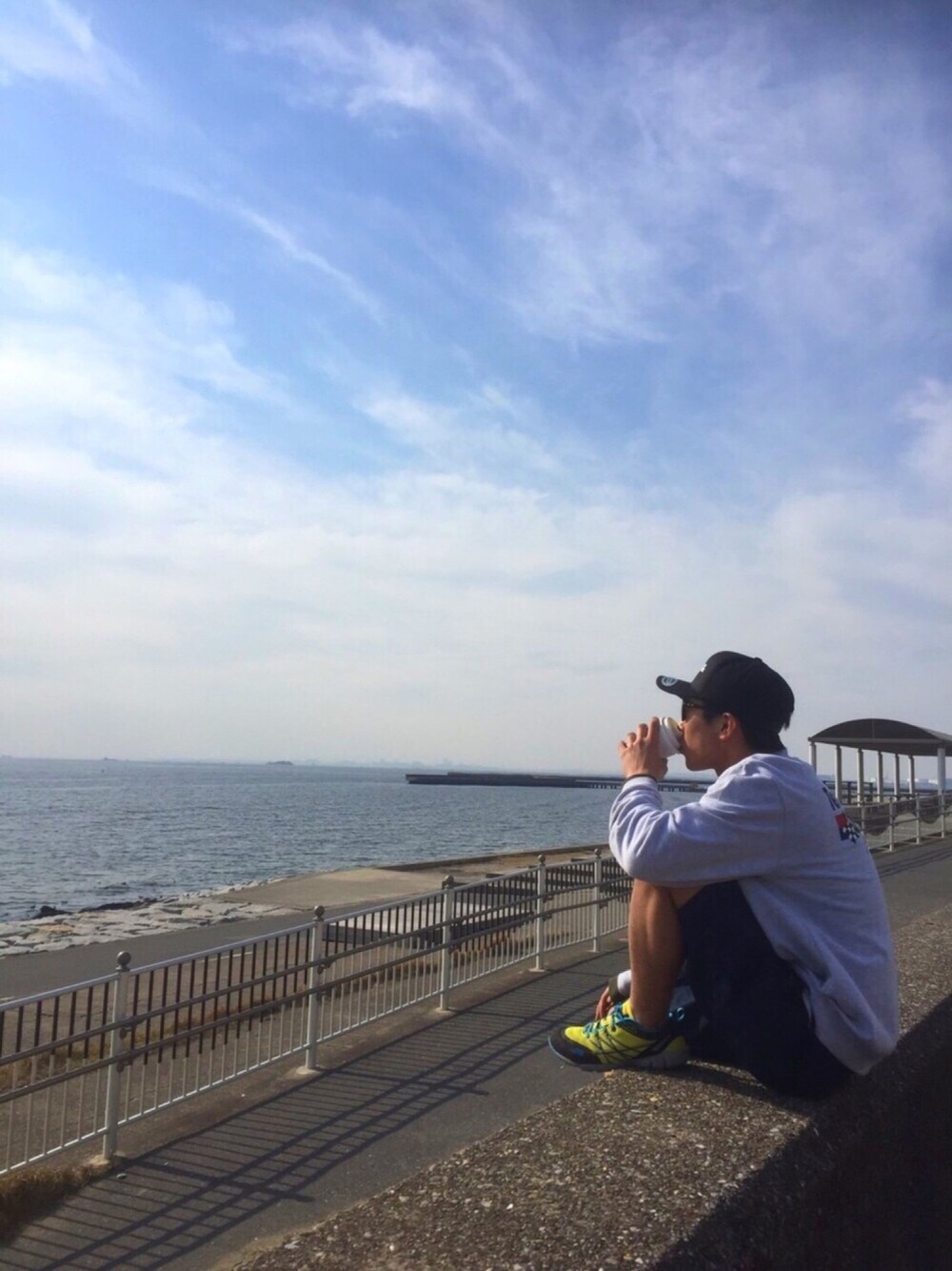 「ストリート、ストリートカジュアル、only ny、THE NORTH FACE、Dickies、CAP、海」｜「yupoongのアイテム（キャップ、ブラック系）」を使った、Koudaiさん（メンズ・170cm）の春コーディネートの1枚目の写真