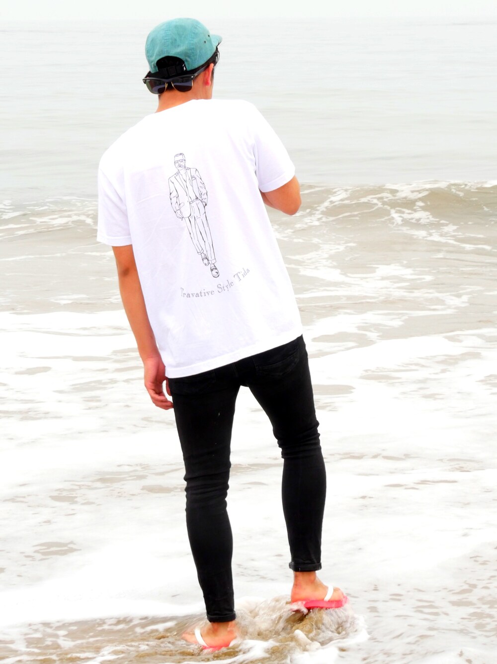 「シンプルコーデ、サマースタイル、Tシャツ、Tシャツ×デニム、Tシャツスタイル、Tシャツ 半袖、夏コーデ、夏、海、海コーデ」｜「TravativeStyleTidaのアイテム（Tシャツ/カットソー、ホワイト系）」を使った、Koudaiさん（メンズ・170cm）の夏コーディネートの1枚目の写真