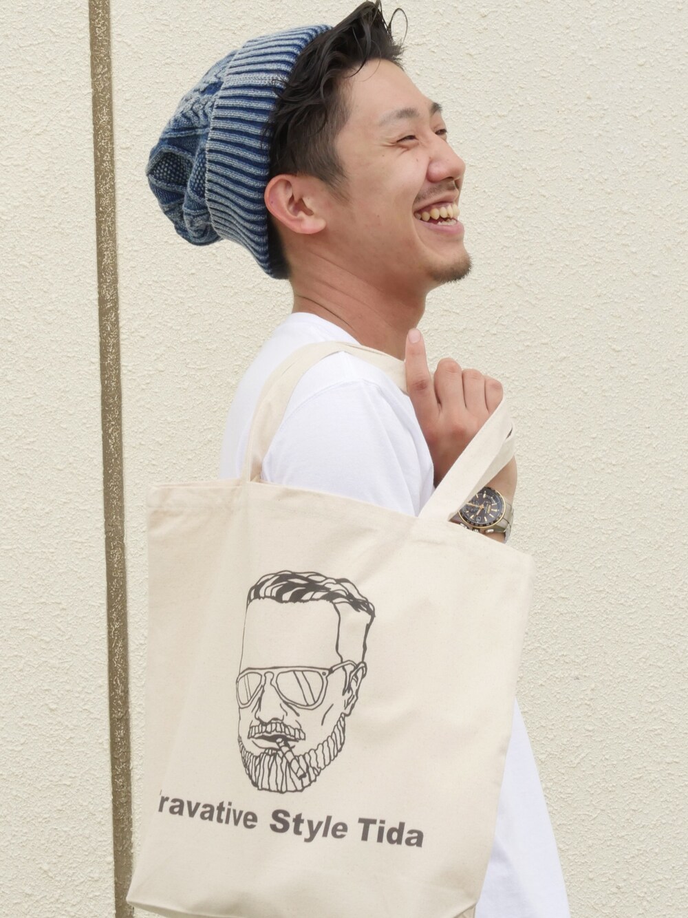 「トートバッグ、渋い、可愛い、かわいい、夏コーデ、サマースタイル、夏休み、デート、サーフ」｜「TravativeStyleTidaのアイテム（トートバッグ、ベージュ系）」を使った、Koudaiさん（メンズ・170cm）の夏コーディネートの1枚目の写真