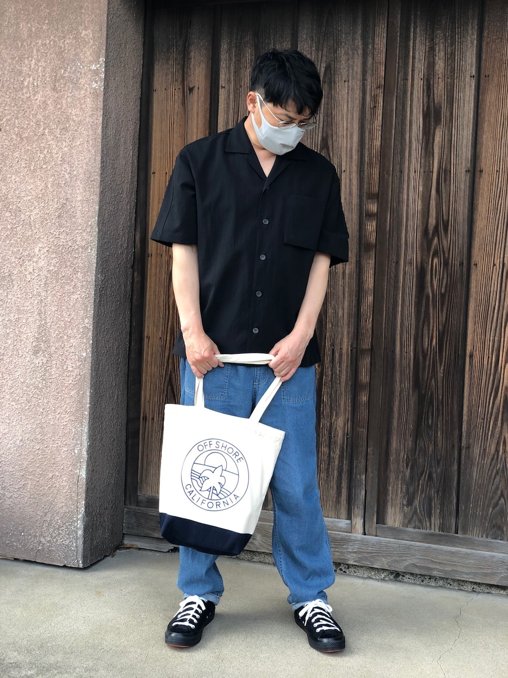 「春夏コーデ、カジュアル、オトナカジュアル、おしゃれさんと繋がりたい」｜「MAISON SPECIALのリネンライクドライエステルオーバーサイズオープンカラーシャツ【MAISON SPECIAL/メゾンスペシャル】（シャツ/ブラウス、ブラック系）」を使った、clockworkysさん（メンズ・168cm）の春コーディネートの1枚目の写真