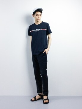 「TOMMY HILFIGER（トミーヒルフィガー）のアイテム（Tシャツ/カットソー）」を使った、Yさん（メンズ・184cm）の春コーディネート