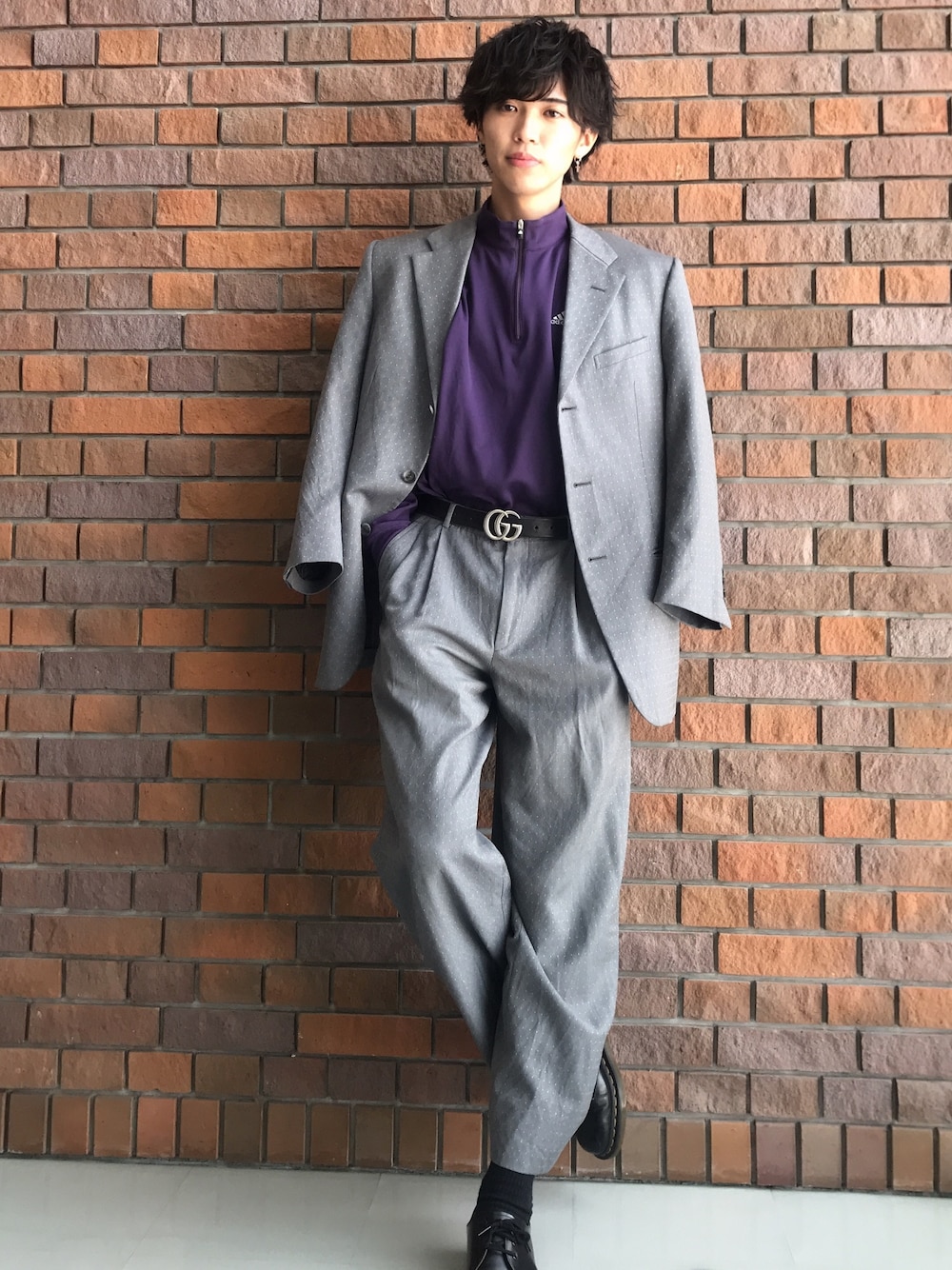 VERSACEのスーツジャケットを使った人気ファッション