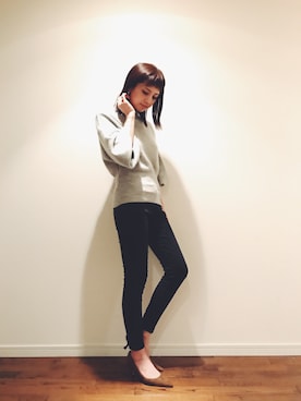 「Manolo Blahnik（マノロ・ブラニク）のアイテム（パンプス）」を使った、安田美沙子さん（レディース・162cm）の秋コーディネート