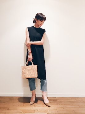 「Manolo Blahnik（マノロ・ブラニク）のアイテム（パンプス）」を使った、安田美沙子さん（レディース・162cm）の夏コーディネート