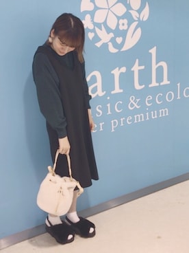 「ダークグリーン」｜「アイテム（ニット/セーター）」を使った、H a k iさん（レディース・154cm）の秋コーディネート