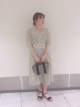 「小花柄ワンピース」｜「アイテム（サンダル）」を使った、H a k iさん（レディース・154cm）の春コーディネート