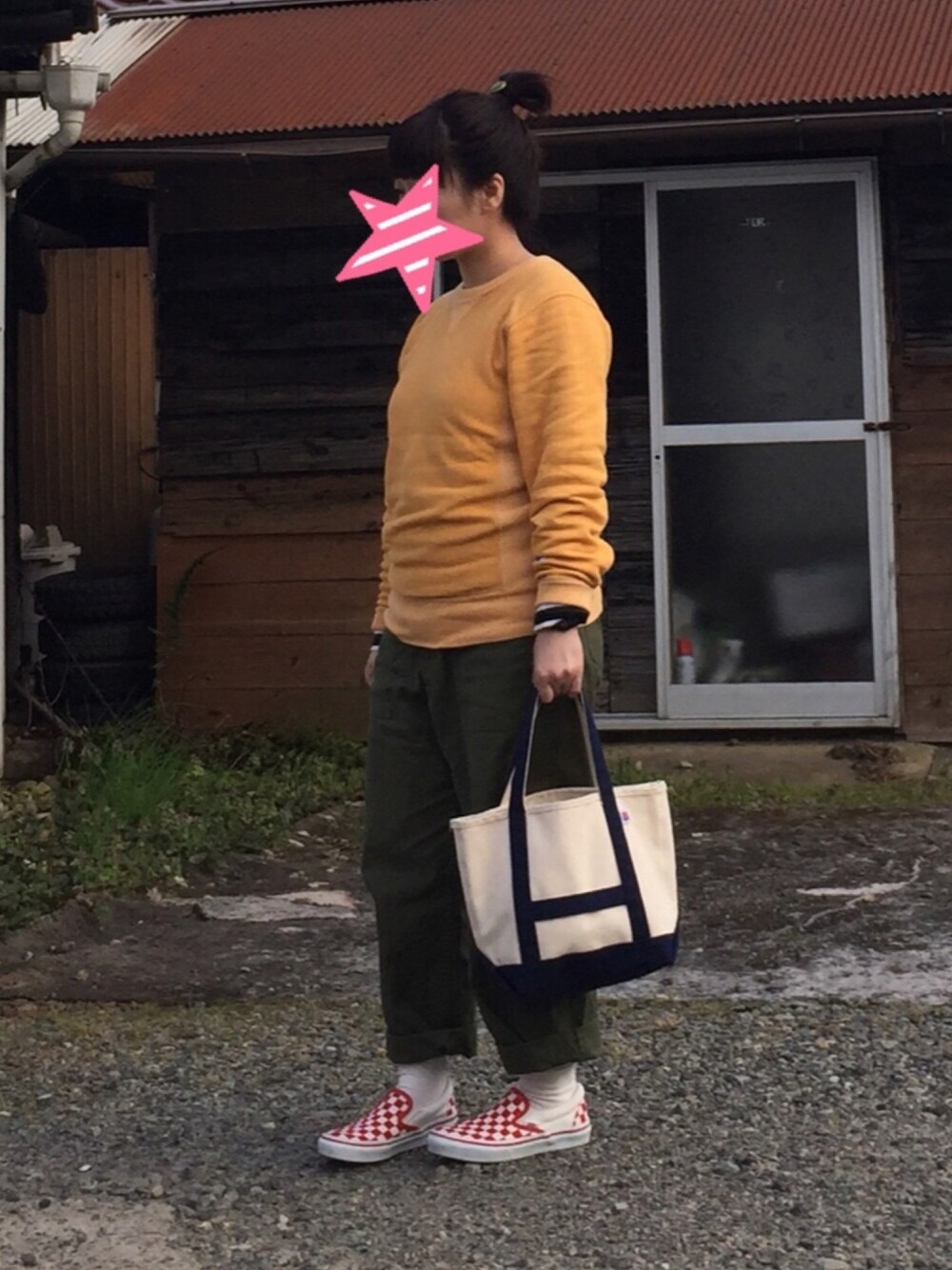 「シンプルコーデ、カジュアルコーデ、おしゃれさんと繋がりたい、プチプラコーデ、ボーダー、アイラブメンズライク」｜「Live in comfortの【股下丈が選べる】リブ　イン　コンフォート　コーディネイトが新鮮に！こなれラインのゆるストレートパンツ　　（その他パンツ、グリーン系）」を使った、natsuki🌻さん（レディース・149cm）の春コーディネートの1枚目の写真