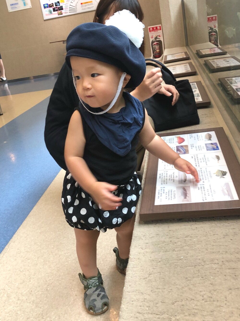 「ドットパンツ、ドット」｜「虹色子ども服のアイテム（タンクトップ、ブラック系）」を使った、Sumika さん（キッズ・80cm）の秋コーディネートの1枚目の写真
