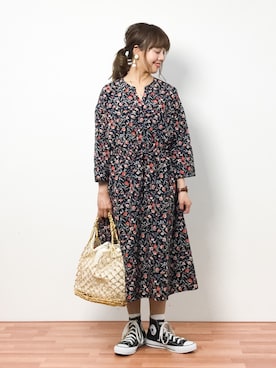 「Casselini（キャセリーニ）の【Casselini(キャセリーニ)】メタリックネットトートバッグ（トートバッグ）」を使った、内山陽菜さん（レディース・149cm）の春コーディネート