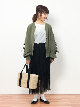「黒スカート」｜「アイテム（その他アウター）」を使った、内山陽菜さん（レディース・149cm）の春コーディネート