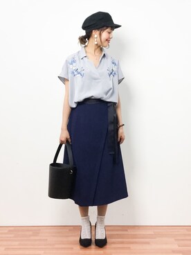 内山陽菜さんの「ウエストリボン付きラップデザイン立体台形ミディアム丈スカート」を使ったコーディネート