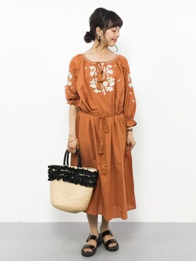 「cache cache（カシュ カシュ）のアイテム（かごバッグ）」を使った、内山陽菜さん（レディース・149cm）の夏コーディネート
