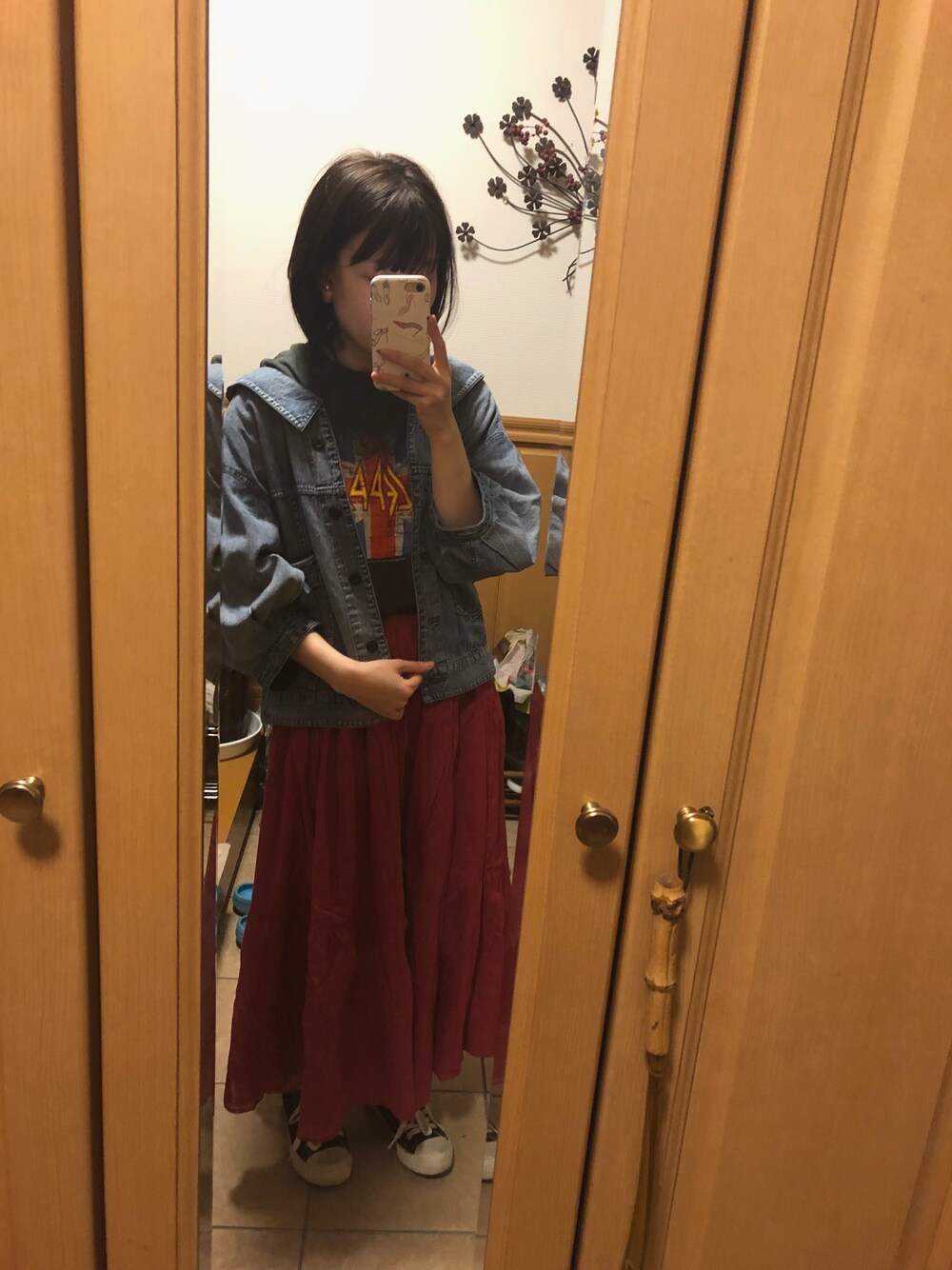 「休日スタイル、カジュアルコーデ、デニム、Tシャツ、スカート、ピンク、スニーカー、夏、ゆるコーデ、w closet」｜「w closetの後ろレースアップデニムGジャン（デニムジャケット、ブルー系）」を使った、macchan☆彡.。さん（レディース・157cm）の夏コーディネートの1枚目の写真