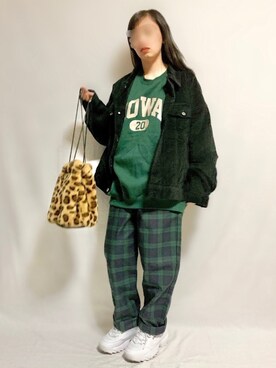 「Auntie Rosa Holiday（アンティローザホリデー）のIOWAカレッジロゴルーズスウェット（スウェット）」を使った、🌷𝒚𝒖𝒖𝒓𝒊.🌷さん（レディース・150cm）の秋コーディネート