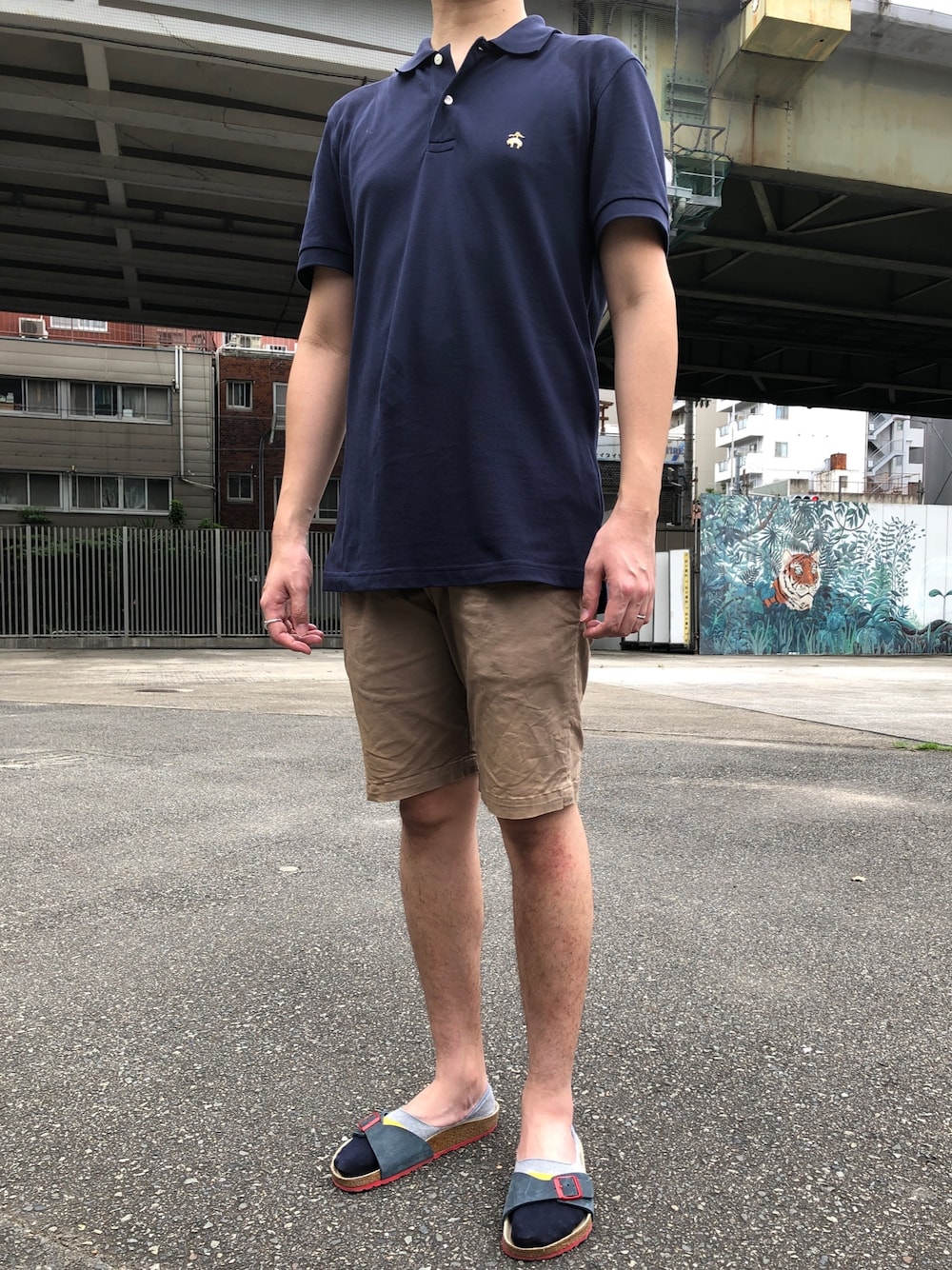 「BROOKS BROTHERSのアイテム（ポロシャツ、ブラック系）」を使った、僕の趣味Channelさん（メンズ・178cm）の夏コーディネートの1枚目の写真