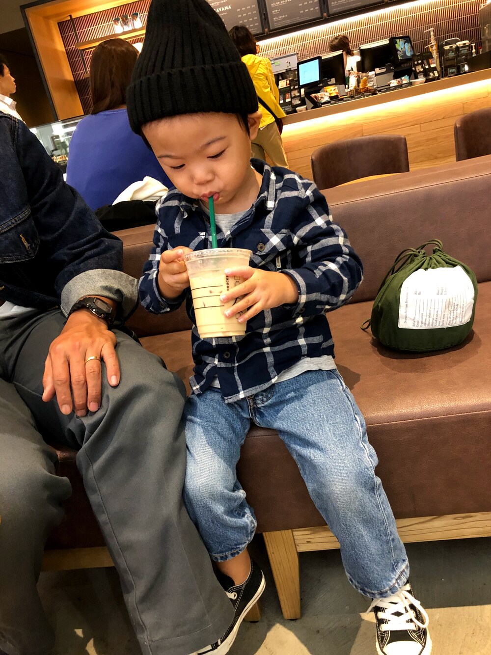 「Levi's」｜「H&Mのアイテム（シャツ/ブラウス、ブルー系）」を使った、®️uiさん（キッズ・100cm）の秋コーディネートの1枚目の写真