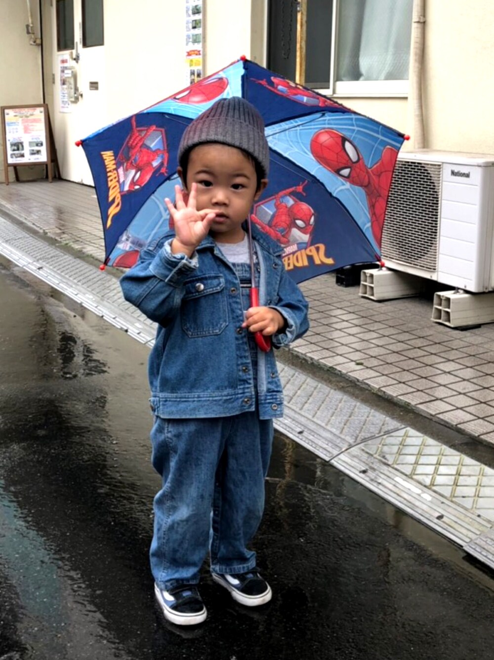 「デニムオンデニム」｜「H&Mのアイテム（その他小物、その他）」を使った、®️uiさん（キッズ・100cm）の秋コーディネートの1枚目の写真