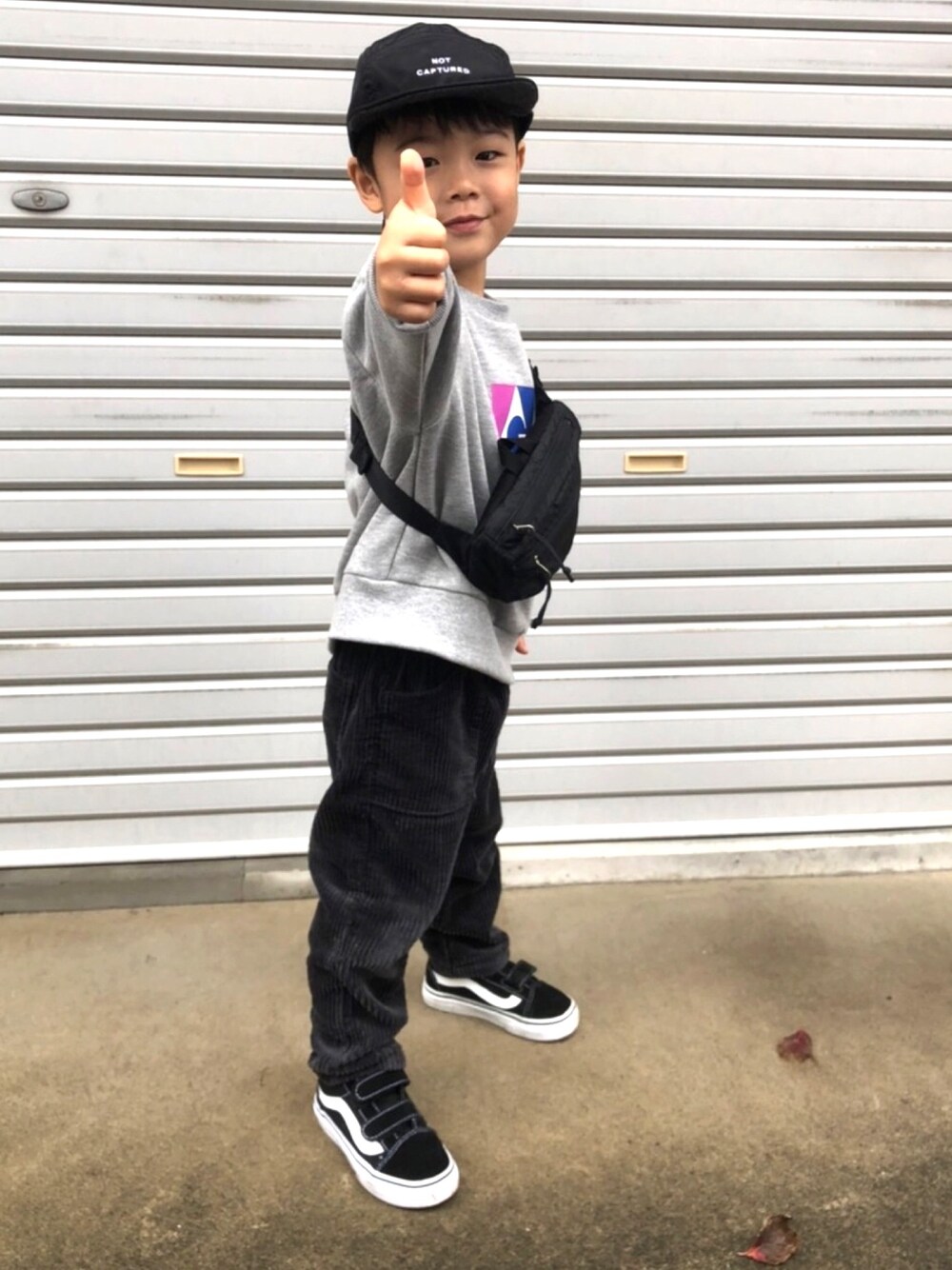 「冬コーデ、男の子コーデ、コーデュロイパンツ」｜「GERRYのアイテム（スウェット、グレー系）」を使った、®️uiさん（キッズ・110cm）の秋コーディネートの1枚目の写真