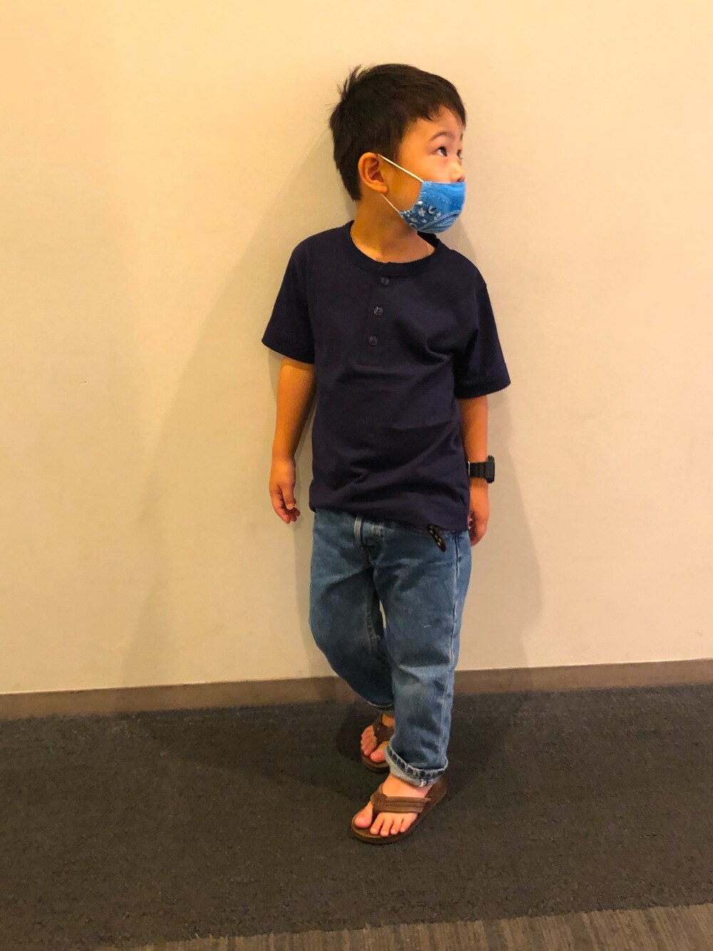 「キッズコーデ、rainbowsandals、healthknit、古着MIX」｜「Healthknitの【Healthknit】別注ヘンリーネックTシャツ（90～150cm）（Tシャツ/カットソー、ブルー系）」を使った、®️uiさん（キッズ・110cm）の夏コーディネートの1枚目の写真