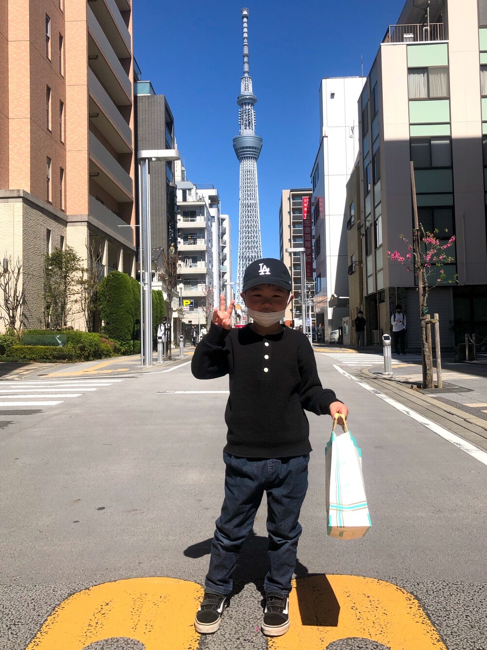 「サーマル、男の子コーデ、kids、シンプルコーデ」｜「Healthknitの【Healthknit】別注サーマルヘンリーロンＴ（80～140cm）（Tシャツ/カットソー、ブラック系）」を使った、®️uiさん（キッズ・110cm）の春コーディネートの1枚目の写真