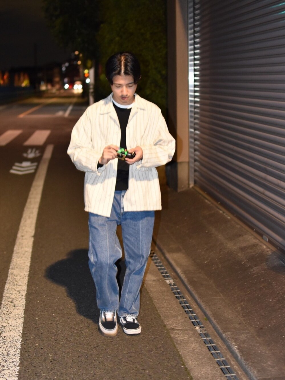 「VANS、UNIQLO、ストライプ、デニム」｜「JOURNAL STANDARD J.S HOMESTEADのアイテム（シャツ/ブラウス、ホワイト系）」を使った、TAIRA GOUさん（メンズ・160cm）の冬コーディネートの1枚目の写真
