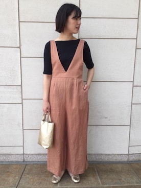 「アイテム（つなぎ/オールインワン、ベージュ系）」を使った、大山 栞さん（レディース・164cm）の春コーディネート