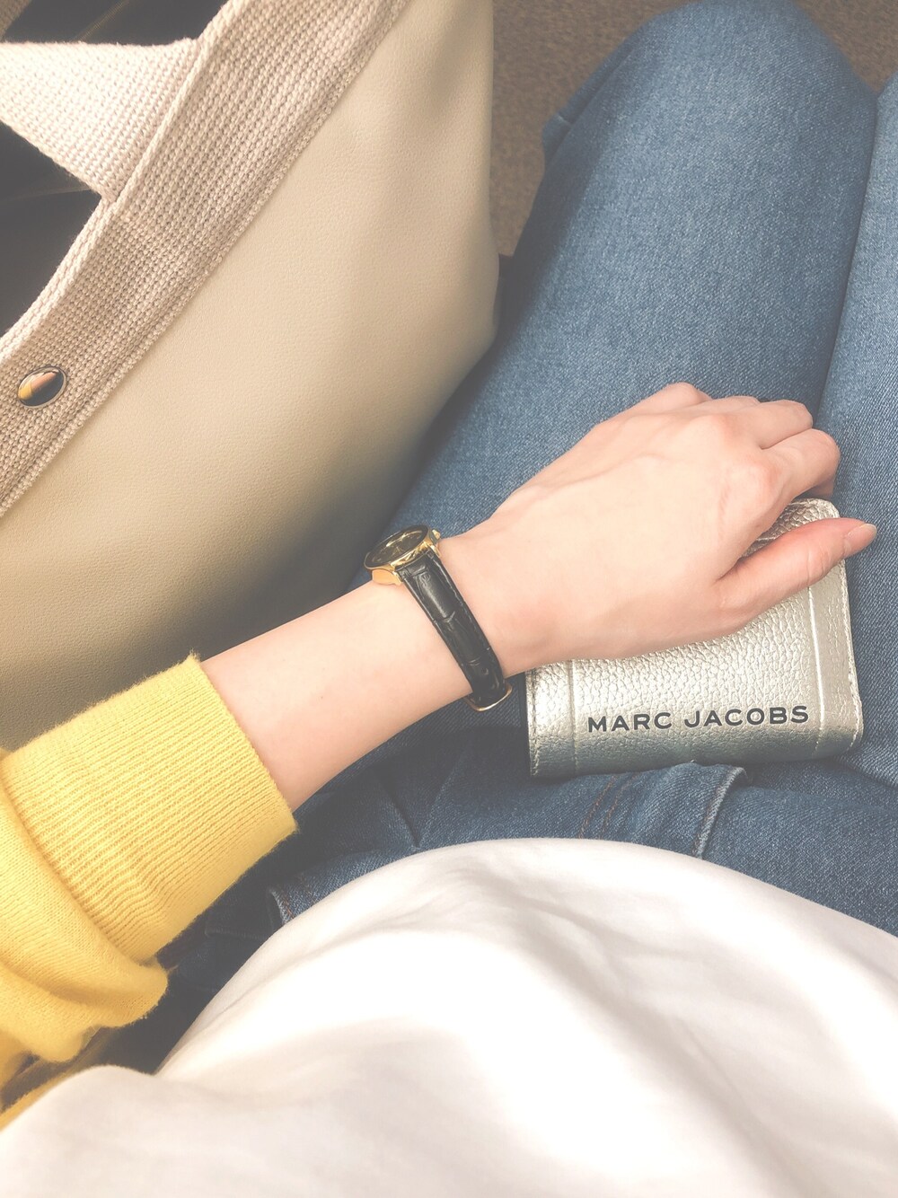 「シンプルコーデ、カジュアルコーデ、ラクチンコーデ、大人カジュアル、Tシャツ、UNIQLO、スニーカーコーデ、プチプラコーデ、マークジェイコブス、お気に入りアイテム」｜「楽天のアイテム（トートバッグ、ベージュ系）」を使った、popopoさん（レディース・156cm）の夏コーディネートの1枚目の写真