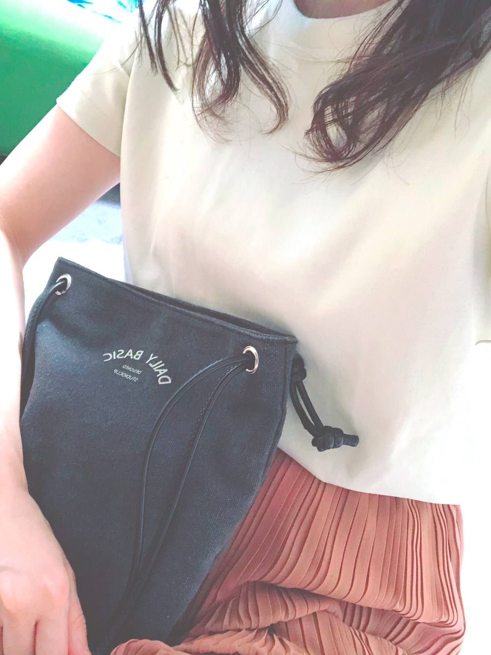 「シンプル、カジュアルコーデ、大人カジュアル、着回しコーデ、ユニクロ、ショルダーバッグ、ゆるコーデ、UNIQLO U、イイネ.save.フォローありがとうございます❤︎、お気に入りのTシャツ」｜「UNIQLOのクルーネックT（半袖）（Tシャツ/カットソー、ベージュ系）」を使った、popopoさん（レディース・156cm）の夏コーディネートの1枚目の写真