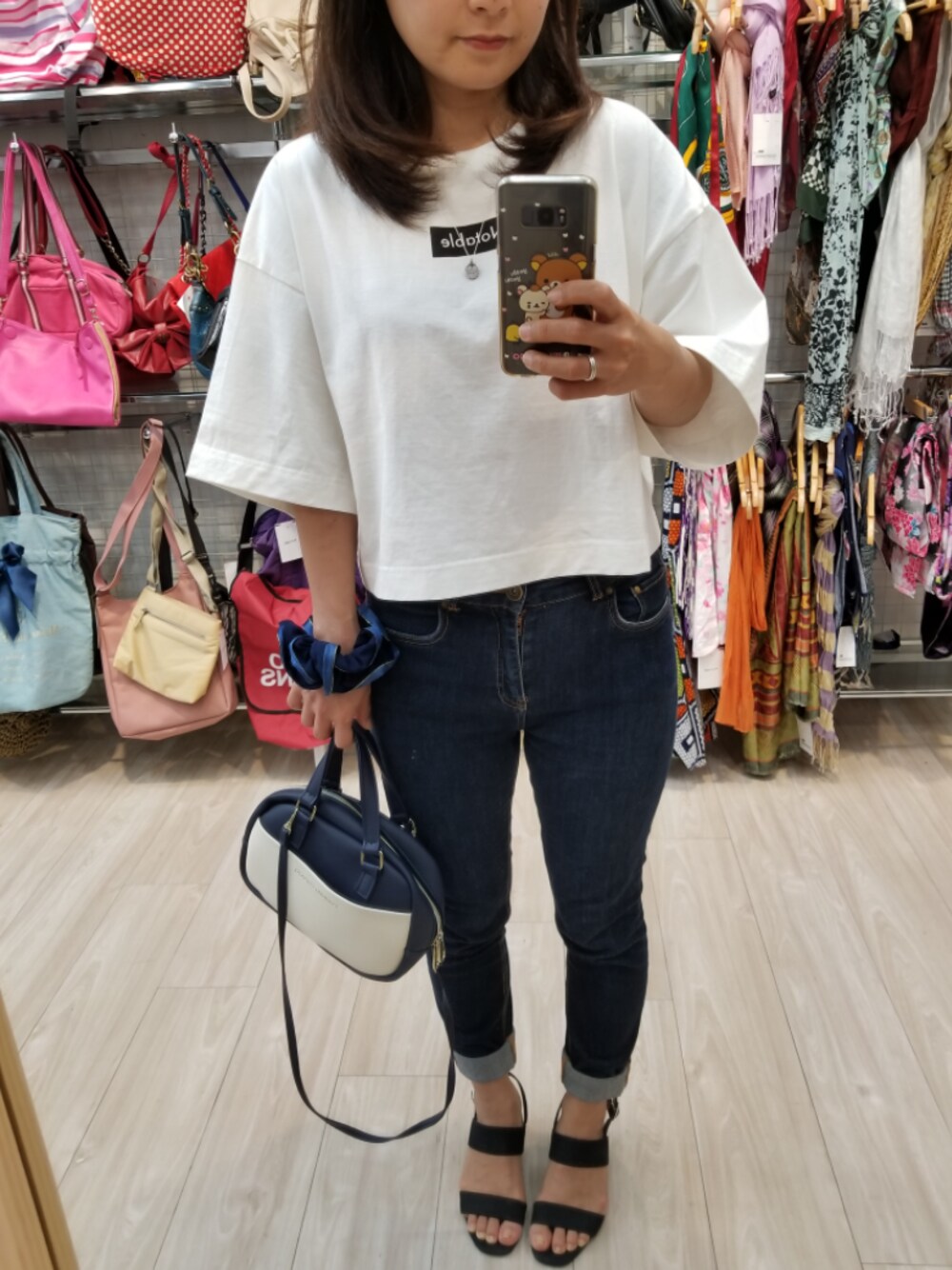 「カジュアルコーデ、ジーナシス、デニム、白Tシャツ、ラフ」｜「JEANASISのBOXロゴTEE/785546（Tシャツ/カットソー、ホワイト系）」を使った、はるなさん（レディース・155cm）の夏コーディネートの1枚目の写真