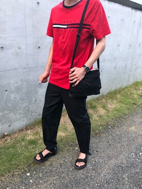 ショルダーバッグを使った 赤tシャツ のメンズ人気ファッションコーディネート Wear