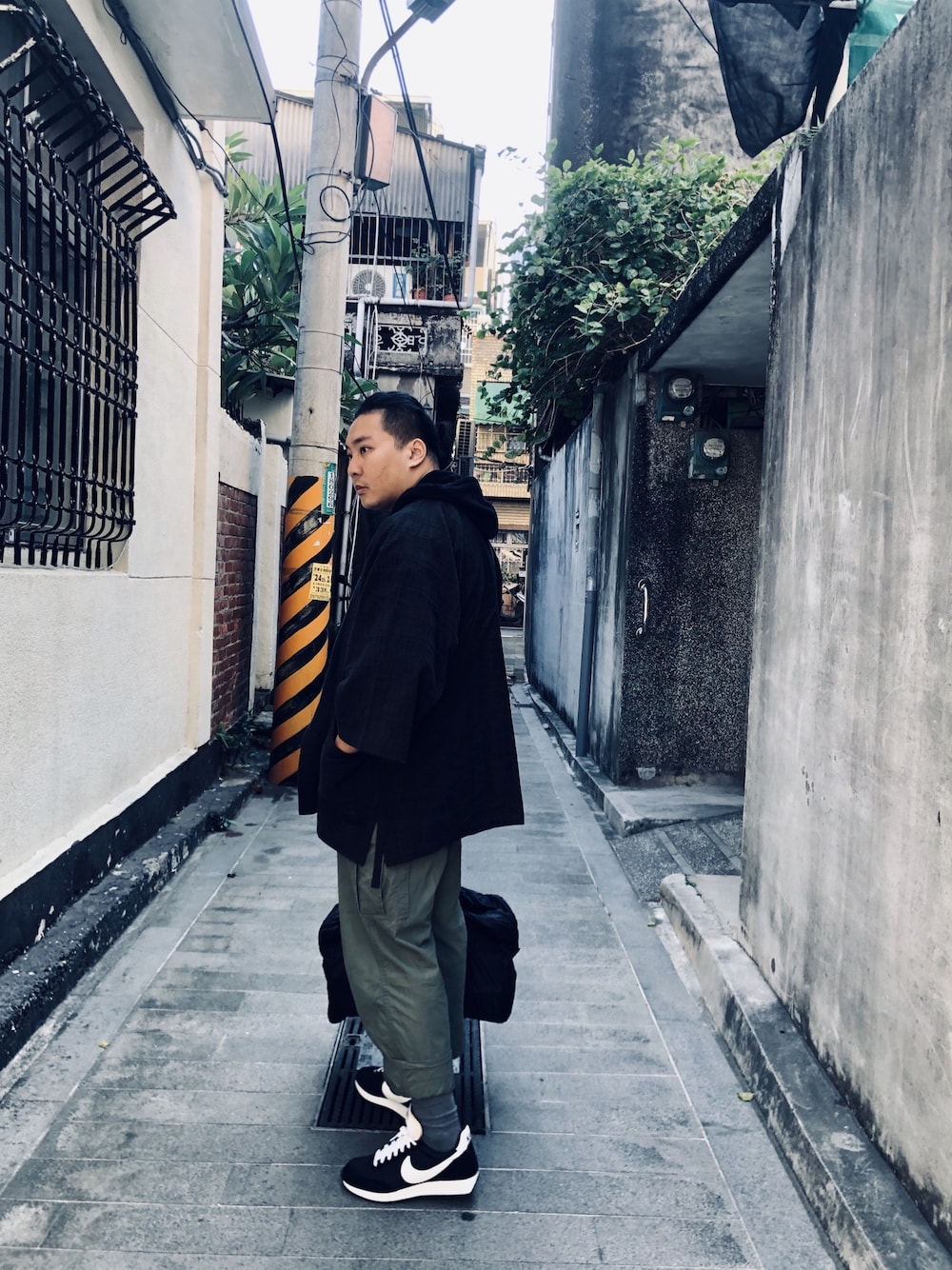 「甚平、nike AIR TAILWIND」｜「甚平のアイテム（ジャケット/アウター、ブラック系）」を使った、Mr.Teng さん（メンズ・170cm）の冬コーディネートの1枚目の写真