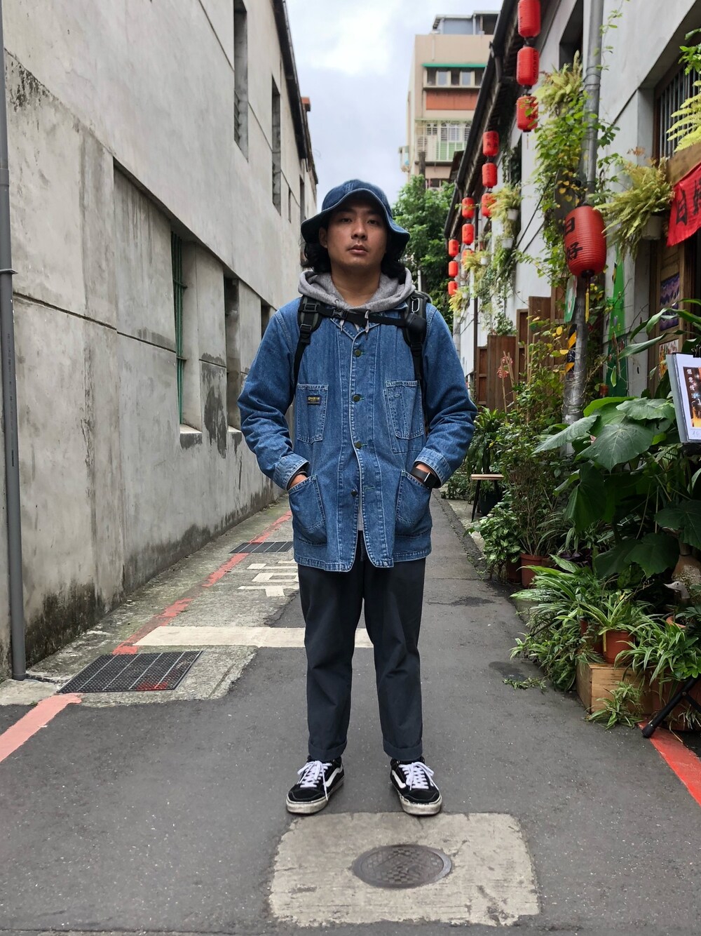 「單寧、denim、blue、Retrodandy」｜「Retrodandyのアイテム（ハンチング/ベレー帽、ブルー系）」を使った、Mr.Teng さん（メンズ・170cm）の冬コーディネートの1枚目の写真