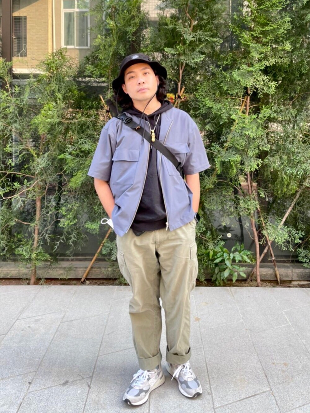 「New Balance、992、newbalance992、less、peanuts&co」｜「LESSのアイテム（帽子、ブラック系）」を使った、Mr.Teng さん（メンズ・170cm）の春コーディネートの1枚目の写真