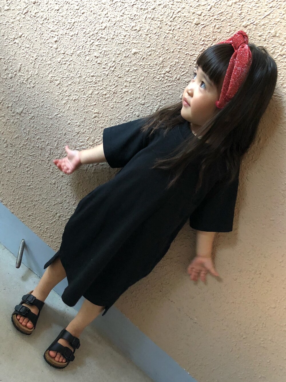 「BRANSHESのラメリボンヘアバンド（ヘアバンド、レッド系）」を使った、‎⋆KOHA‎⋆さん（キッズ・90cm）の夏コーディネートの1枚目の写真