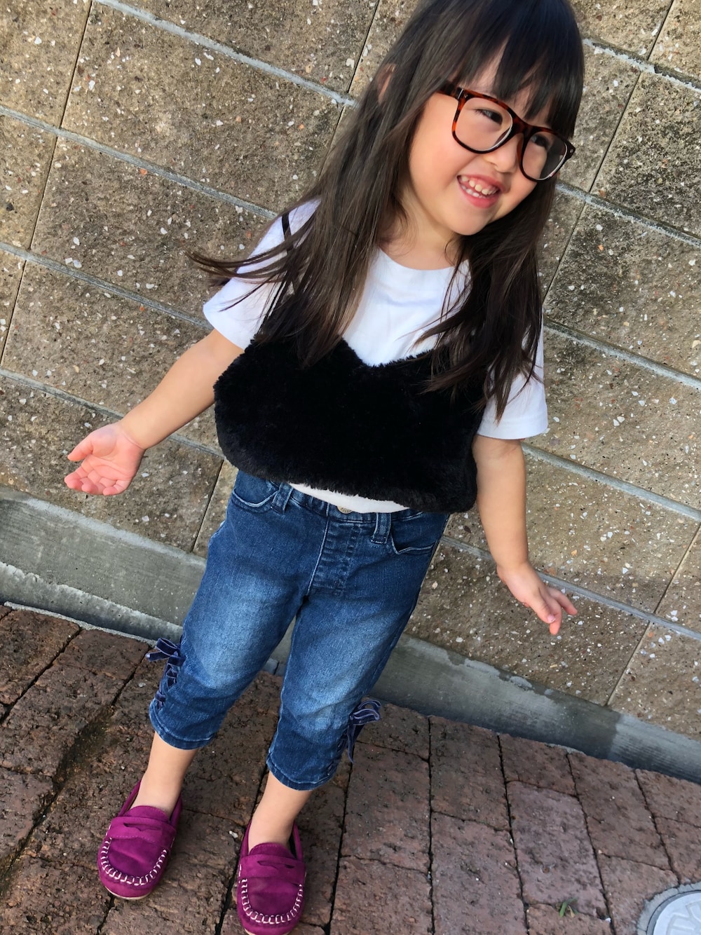 「UNIQLOのアイテム（Tシャツ/カットソー、ホワイト系）」を使った、‎⋆KOHA‎⋆さん（キッズ・90cm）の秋コーディネートの1枚目の写真