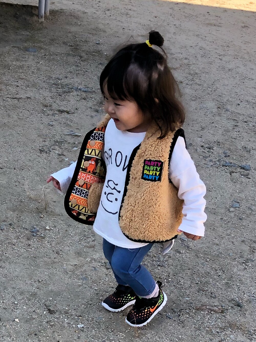 「ZARA KIDSのアイテム（デニムパンツ、ブルー系）」を使った、‎⋆KOHA‎⋆さん（キッズ・90cm）の秋コーディネートの1枚目の写真