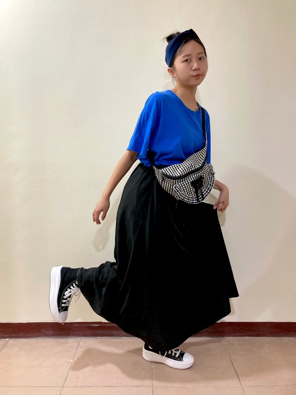 「ootd、街頭穿搭、厚底鞋、格子、腰包、包包頭、髮帶、長裙、日系、古著」｜「NiCORONのアイテム（スカート、ブラック系）」を使った、巧巧さん（レディース・155cm）の夏コーディネートの1枚目の写真