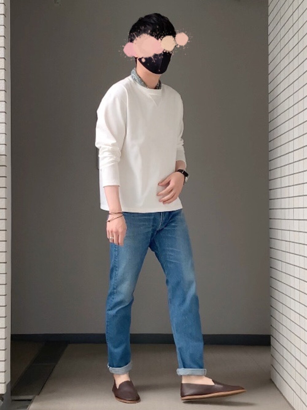 「30代、きれいめカジュアル、キレイめ、大人カジュアル、オトナカジュアル、スキニーデニム、ストレートデニム、スリッポン、スカーフ、バンダナ」｜「BEAUTY&YOUTH UNITED ARROWSの【別注】＜I AM MASK＞マスク -ウォッシャブル/UV/抗菌防臭-　Ψ（マスク、ブラック系）」を使った、tanakaさん（メンズ・180cm）の春コーディネートの1枚目の写真