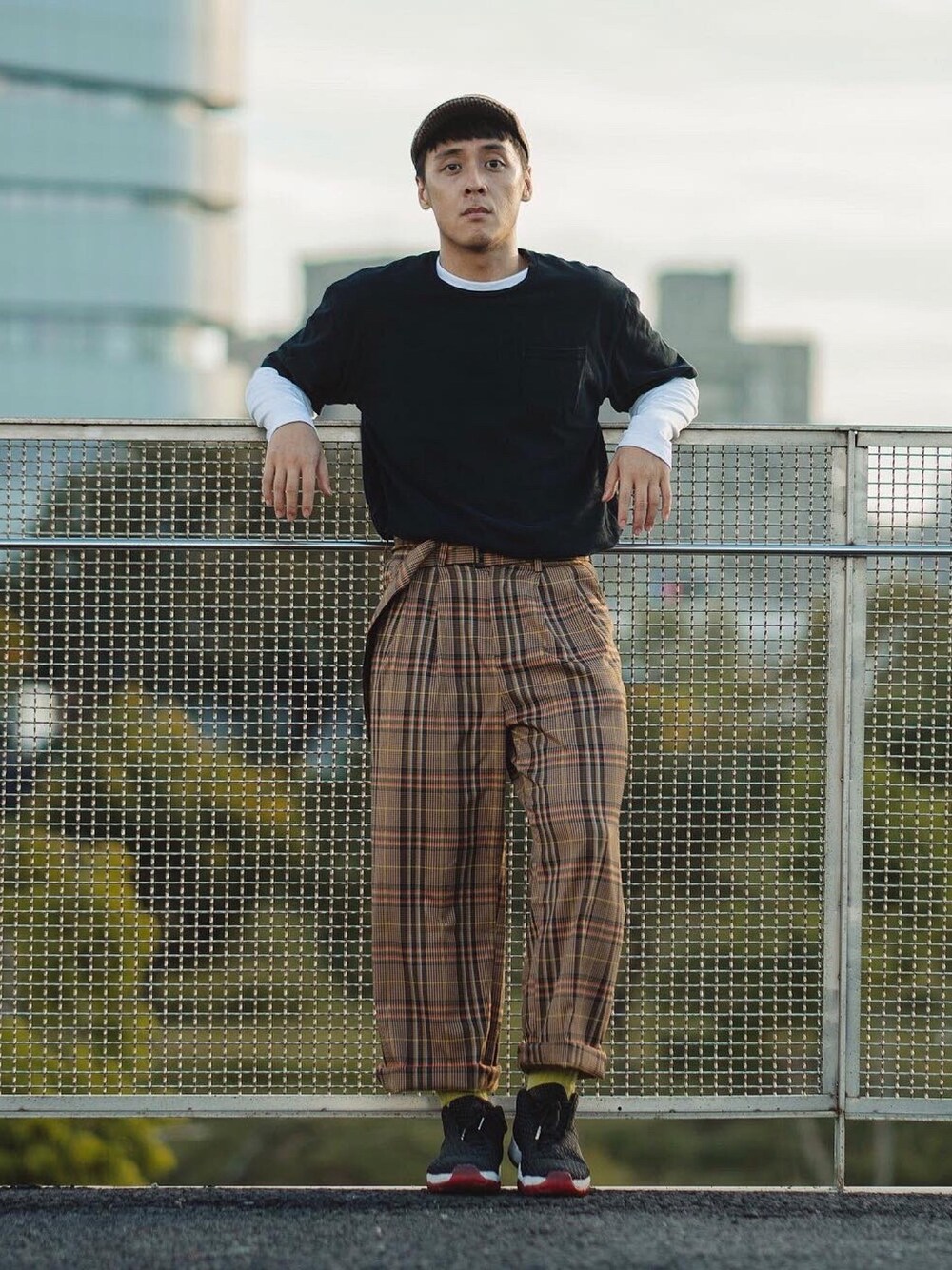 「ootd、outfit、秋のコーデ、秋コーデ、冬コーデ、冬、Need How、Jordan、street」｜「Need Howのアイテム（キャップ、ブラウン系）」を使った、鄭騰紘さん（メンズ・172cm）の秋コーディネートの1枚目の写真