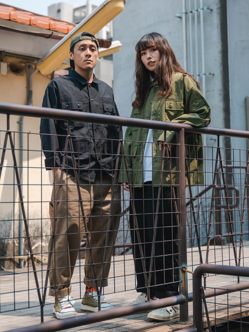 「ootd、outfit、Need How、春コーデ、春、夏コーデ、夏、street、converse、街頭穿搭」｜「Need Howのアイテム（シャツ/ブラウス、グリーン系）」を使った、鄭騰紘さん（メンズ・172cm）の春コーディネートの1枚目の写真