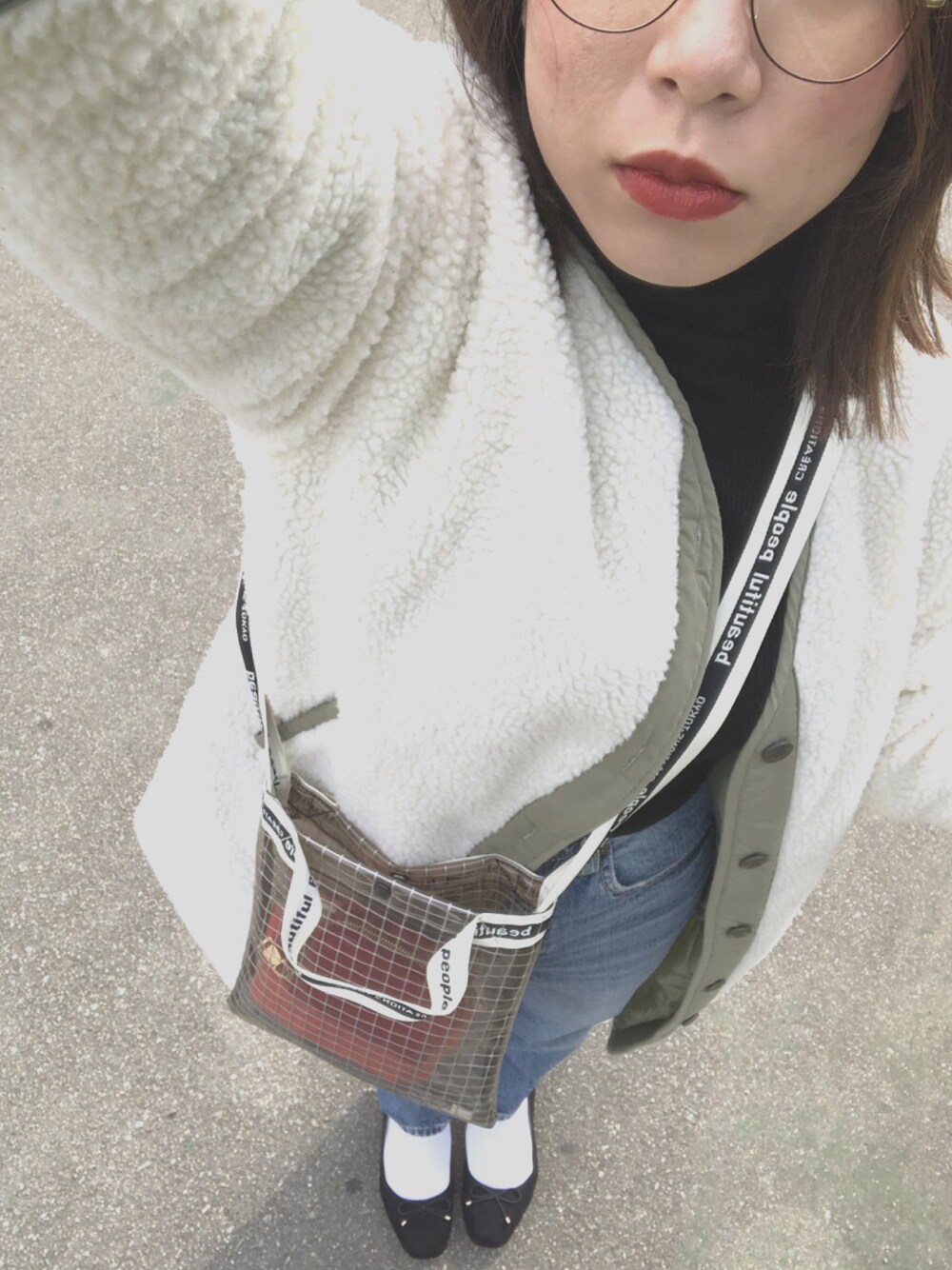 「冬コーデ、タートルネック、ボア、クリアバッグ、バレエシューズ、プチプラ」｜「CANAL JEANのDume (デューム)角だてメガネ （メガネ、ブラウン系）」を使った、sayakaさん（レディース・157cm）の秋コーディネートの1枚目の写真