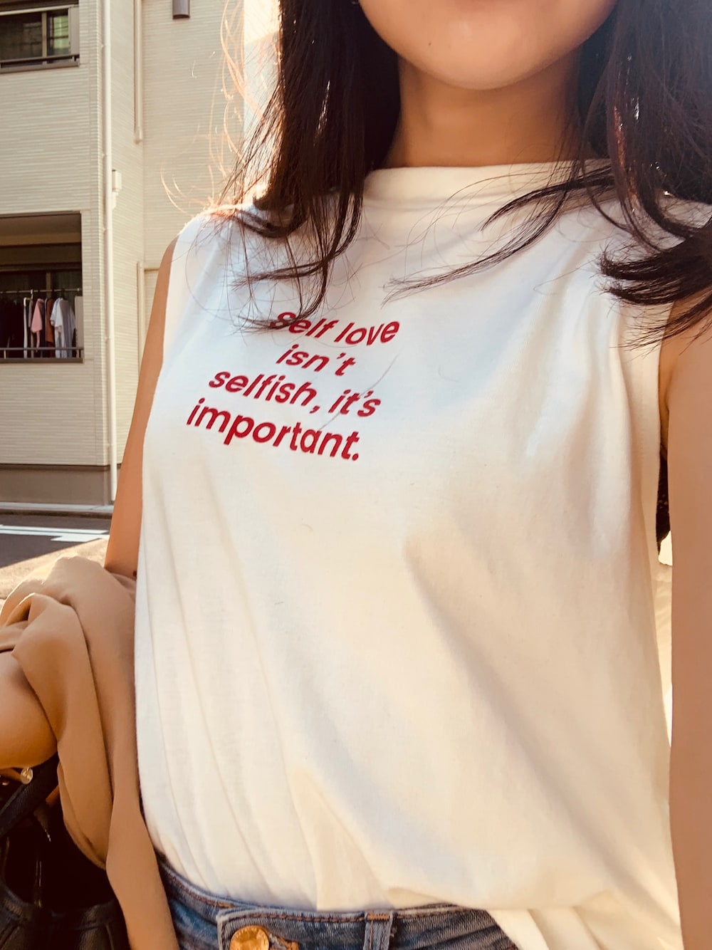 「タンクトップ、パンツスタイル、デニム、夏コーデ、ユニクロ、夏」｜「SLYのSELF LOVE T/T（タンクトップ、ホワイト系）」を使った、87さん（レディース・150cm）の夏コーディネートの1枚目の写真