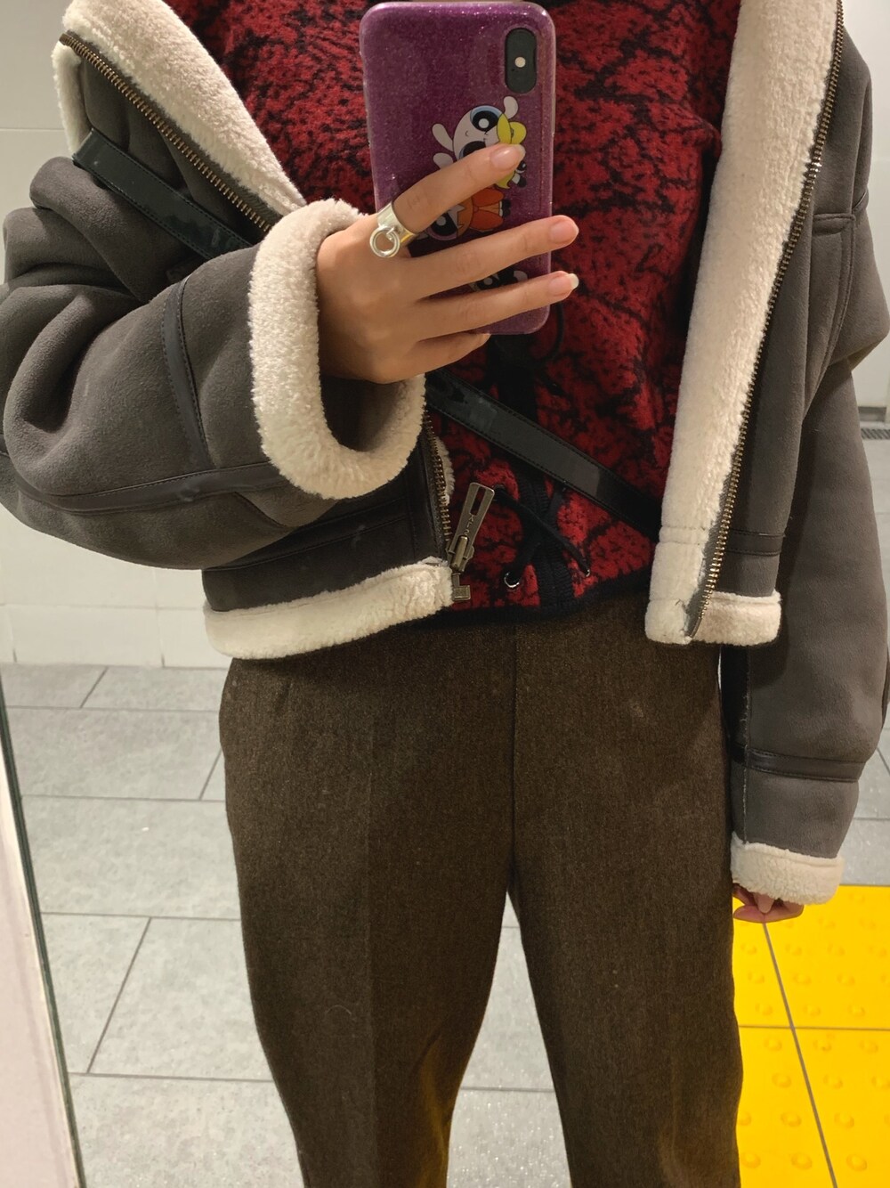 「vintage、古着、冬コーデ、低身長、ブラウン、シンプル、もこもこ、赤」｜「SLYのアイテム（ジャケット/アウター、ブラウン系）」を使った、87さん（レディース・150cm）の冬コーディネートの1枚目の写真