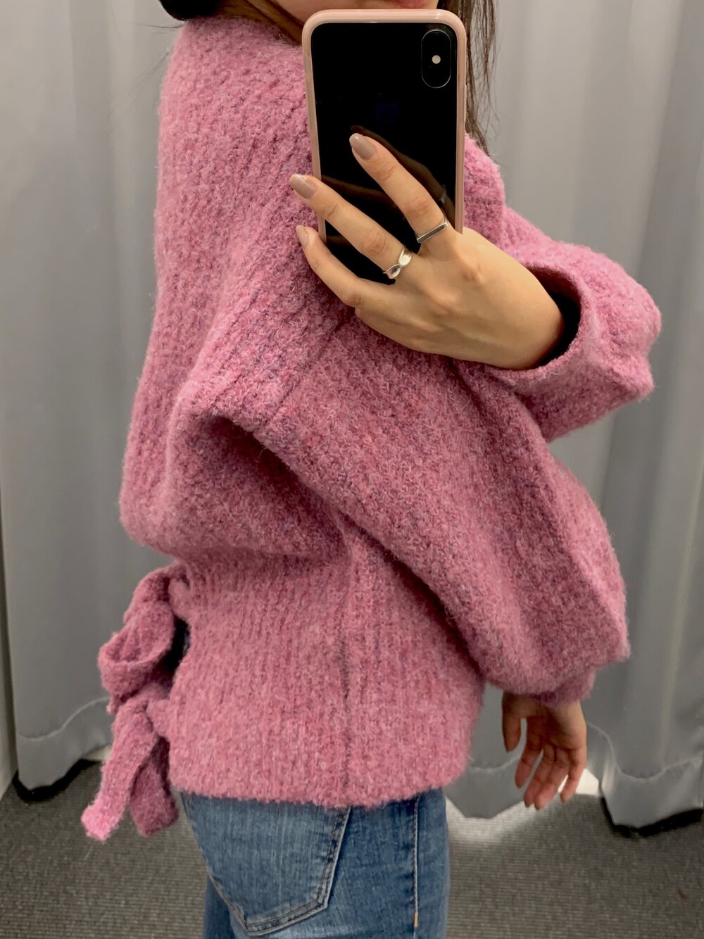 「春コーデ、ピンク、ニット、バックスタイル、ZARA、シンプル、春、デニム」｜「BEAMSのアイテム（ニット/セーター、ピンク系）」を使った、87さん（レディース・150cm）の春コーディネートの1枚目の写真