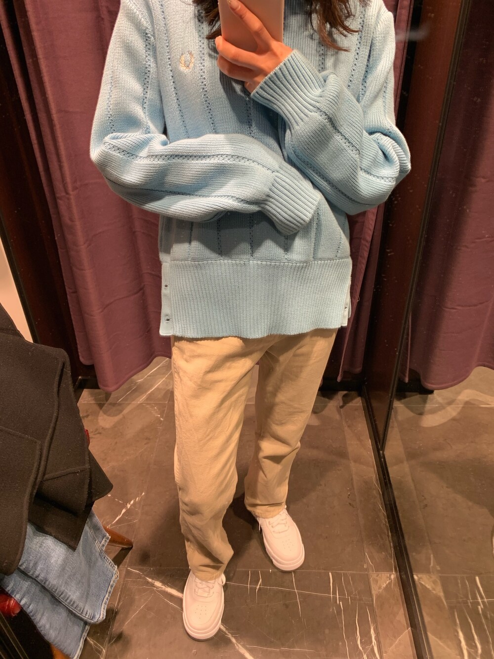 「春、ニット、水色、ホワイトデニム、AF1、NIKE、スニーカー、150cmコーデ、カジュアル、シンプル」｜「FRED PERRYのCrew Neck Knitwear（ニット/セーター、ブルー系）」を使った、87さん（レディース・150cm）の冬コーディネートの1枚目の写真