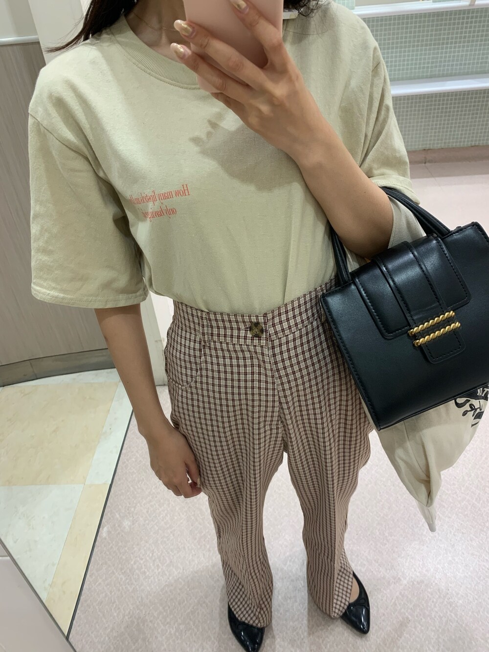 「これが私をアゲる服、初夏コーデ、パンツスタイル、jumelle、ワントーンコーデ、Tシャツ、シンプル、夏、ちょっとそこまで、150cmコーデ」｜「jumelleのcheck pants（スラックス、レッド系）」を使った、87さん（レディース・150cm）の春コーディネートの1枚目の写真